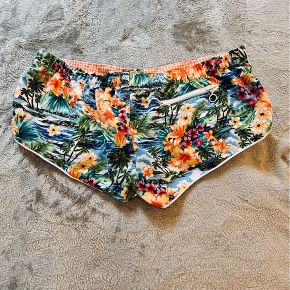 Body Glove tropical flower shorts zipper back pocket Size XL - Picture 5 of 7